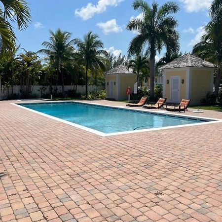 Garden Penthouse Apartment Nassau Exterior photo